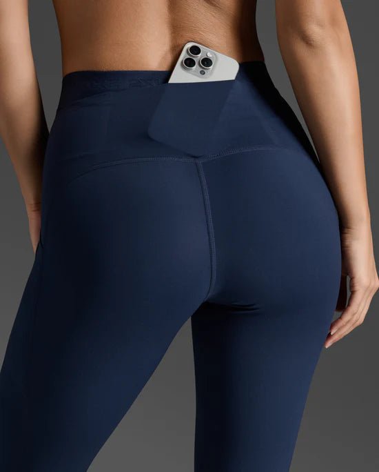2XU Women's Form Stash Hi - Rise Compression 7/8 Tights with Pockets - Run Trails