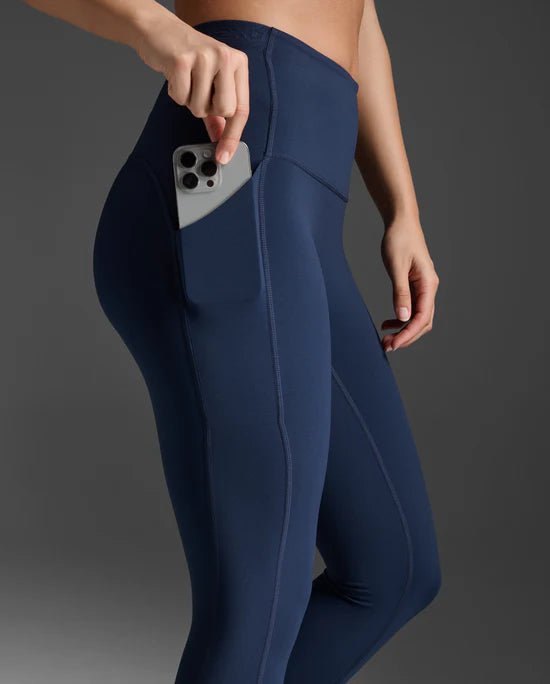 2XU Women's Form Stash Hi - Rise Compression 7/8 Tights with Pockets - Run Trails